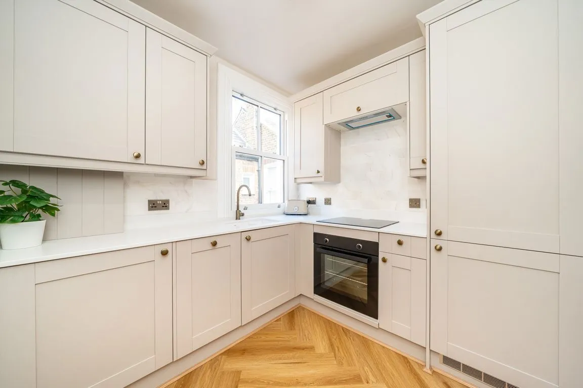 Salford Road, SW2, photo 5