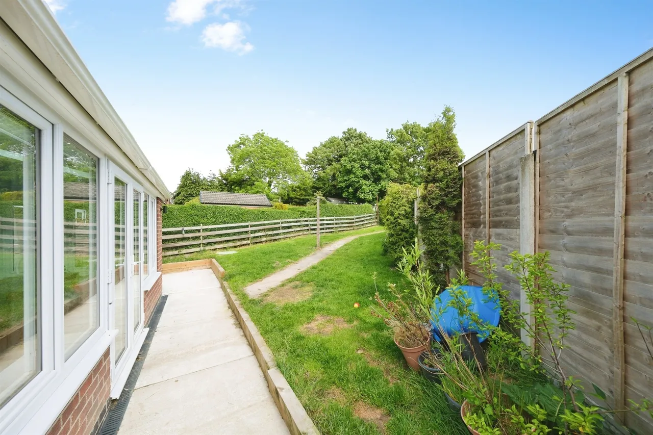 Central Walk, Brimington, S43, photo 24