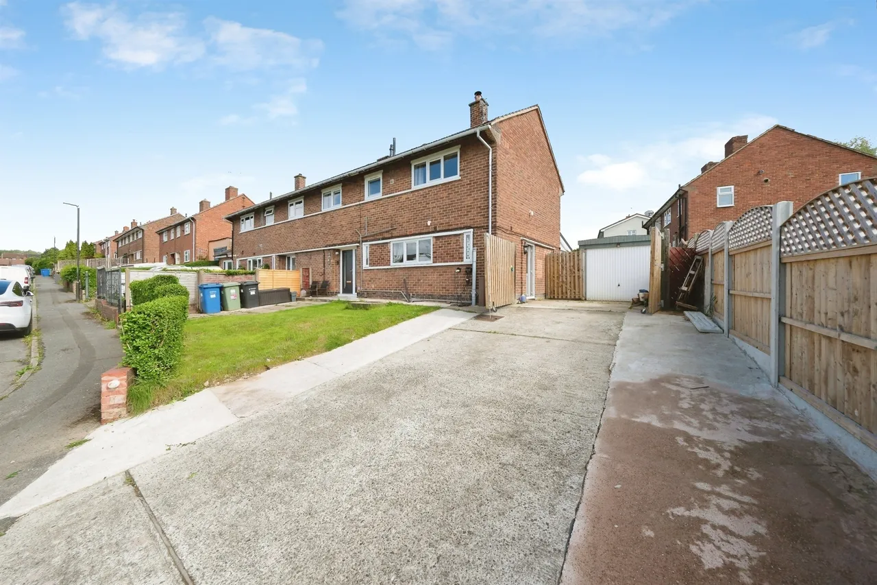 Central Walk, Brimington, S43, photo 2
