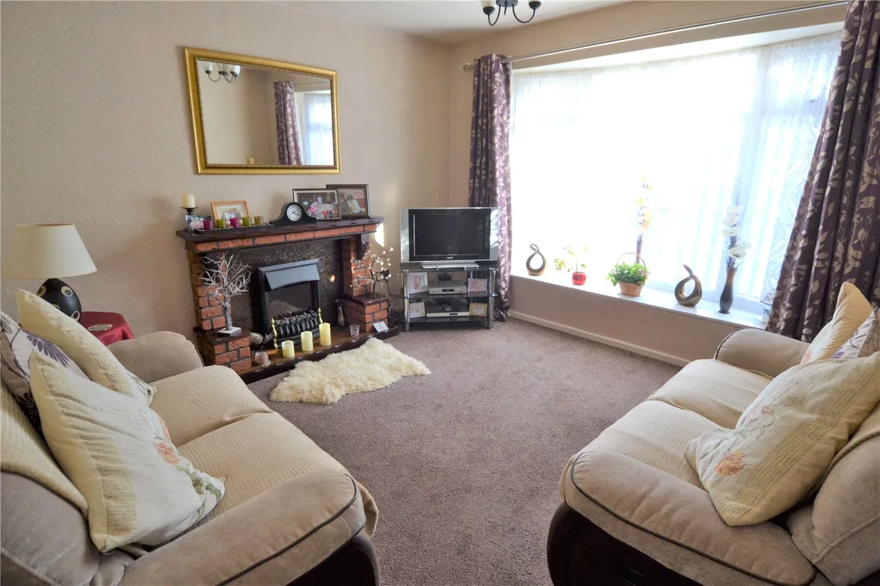 Cotswold Close, Rubery/Rednal, Birmingham, B45 0BE, photo 2