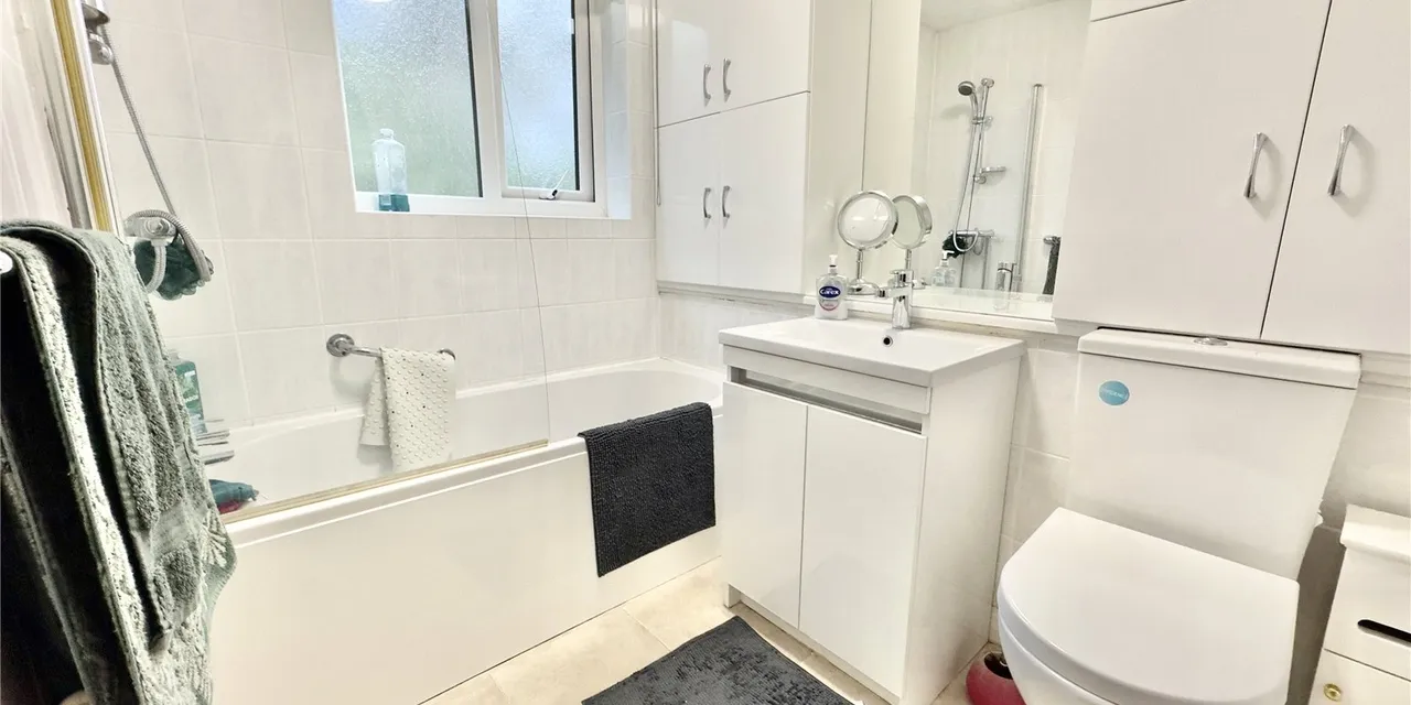 Erica Court, Heswall, CH60, photo 3