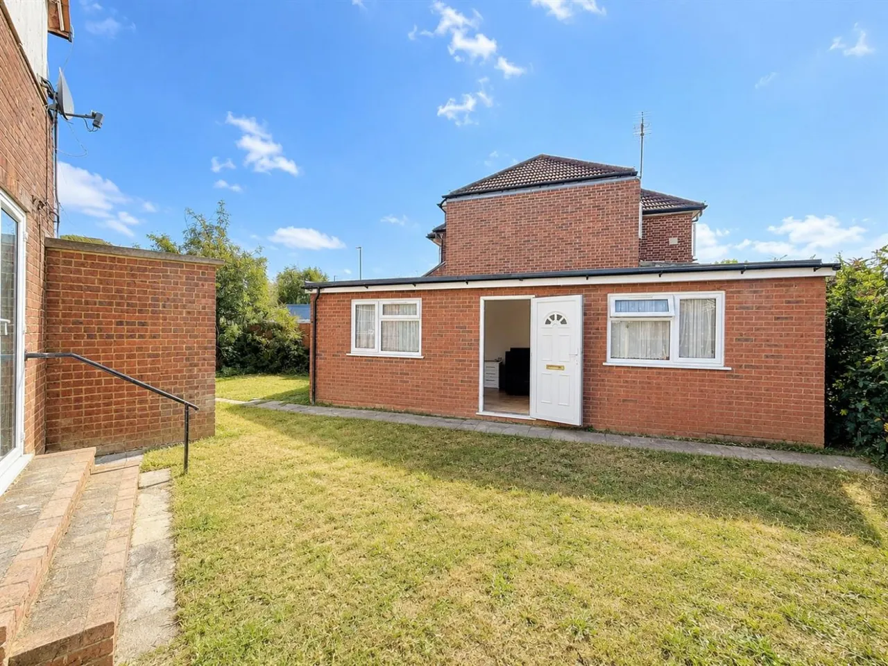bed Apartment To LetPegg Road, Heston, TW5, photo 5
