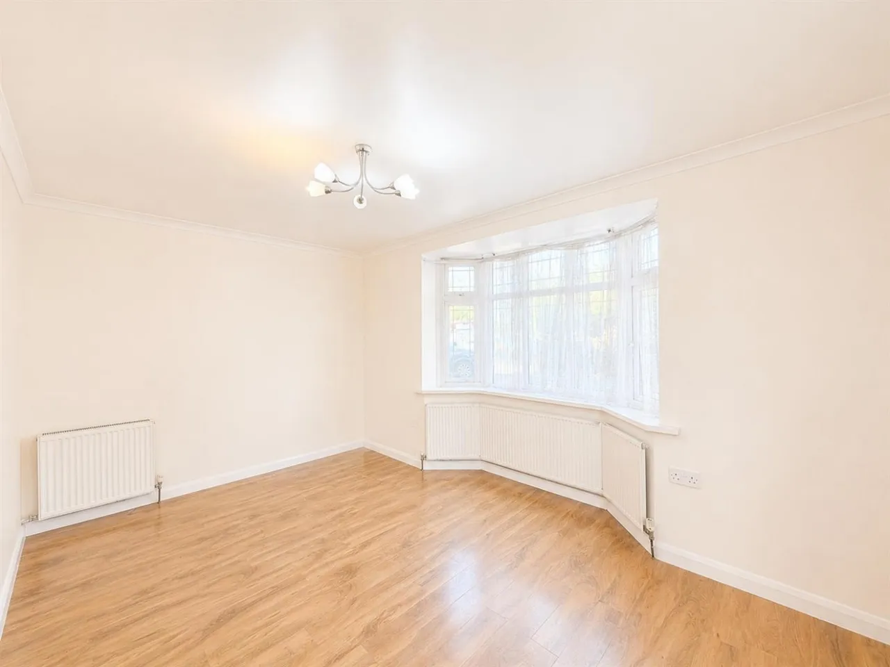 bed Apartment To LetPegg Road, Heston, TW5, photo 3