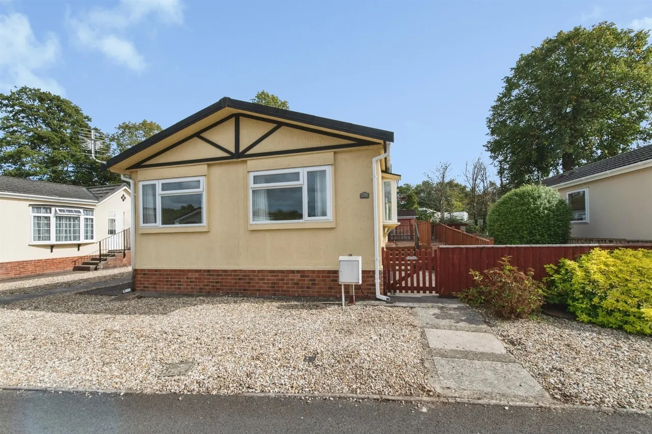 2 bed park home for sale, First Avenue, Newport Park, EX2
