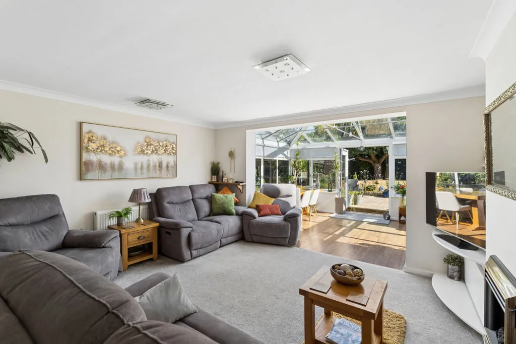 Philip Drive Flackwell Heath, High Wycombe HP10 9JB, photo 4