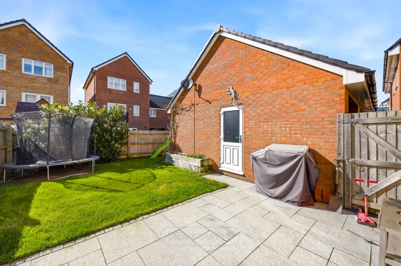 Fontaines Road, Glebe Farm, Milton Keynes, Milton Keynes, MK17 8NZ, photo 20
