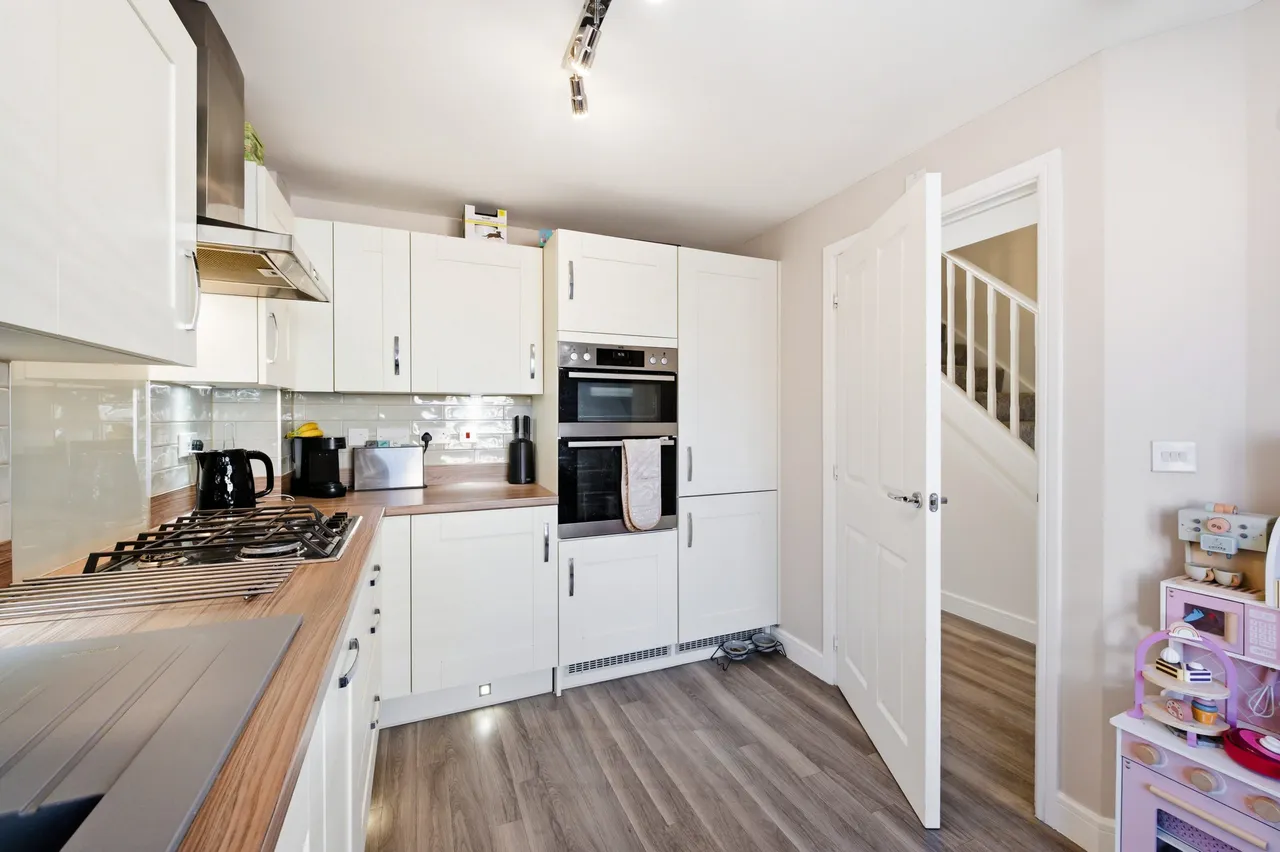 Fontaines Road, Glebe Farm, Milton Keynes, Milton Keynes, MK17 8NZ, photo 7