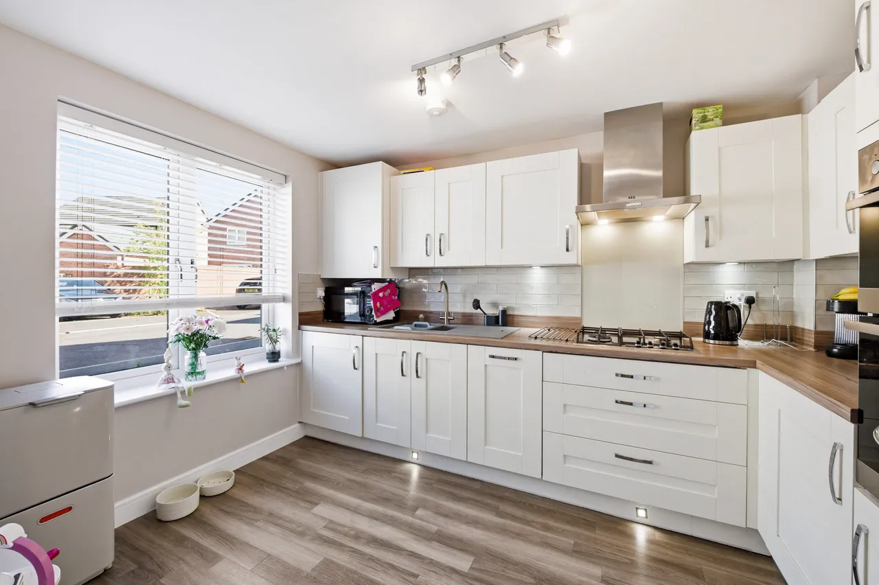 Fontaines Road, Glebe Farm, Milton Keynes, Milton Keynes, MK17 8NZ, photo 3