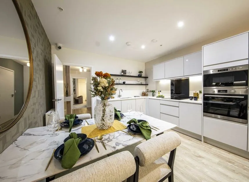 High Street, Brentford, TW8, photo 2