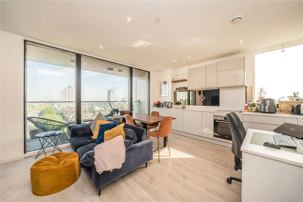 2 bed flat for sale — Kitson House, London