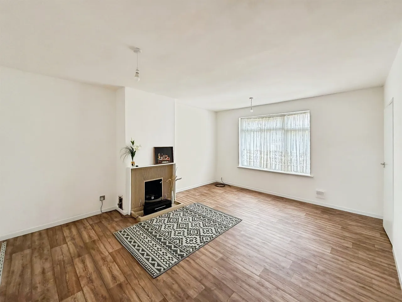 Barbury Close, Swindon, SN25, photo 2