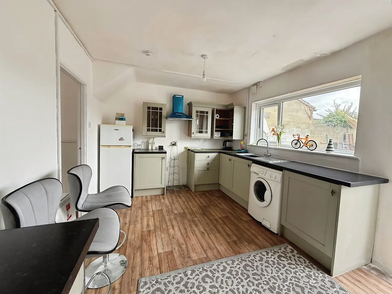 Barbury Close, Swindon, SN25, photo 4