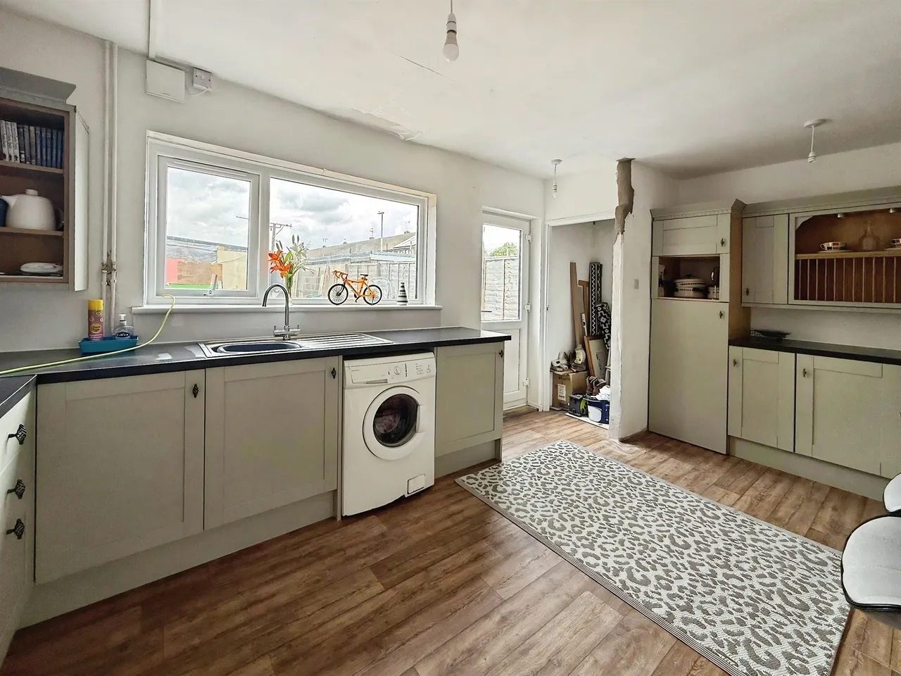 Barbury Close, Swindon, SN25, photo 5