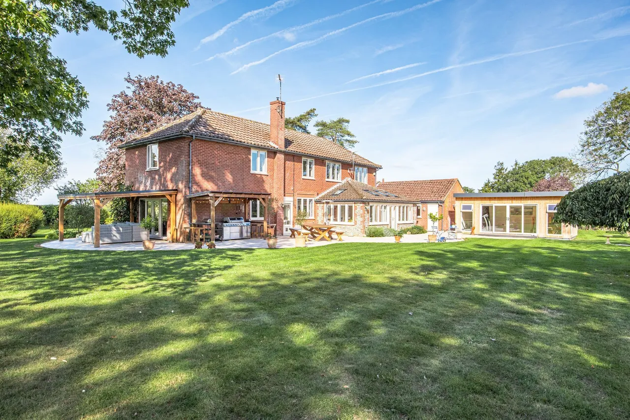 An Exceptional Country Home in Hindri, photo 19