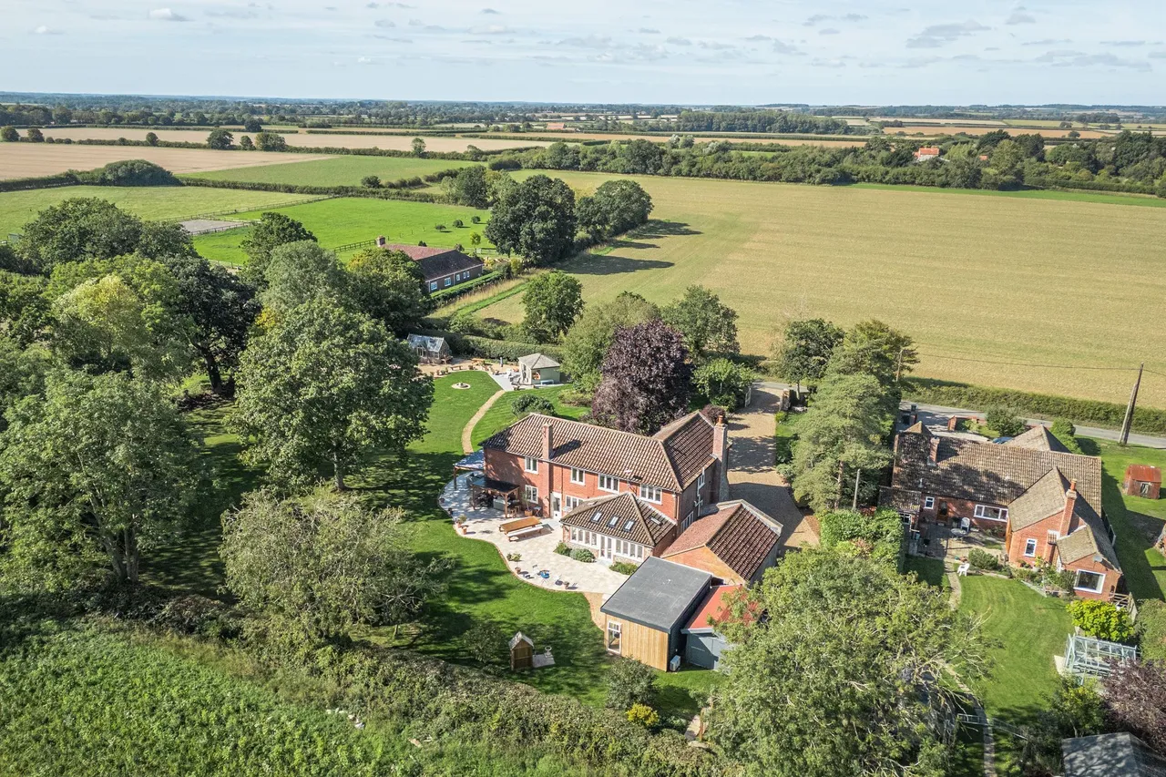 An Exceptional Country Home in Hindri, photo 22