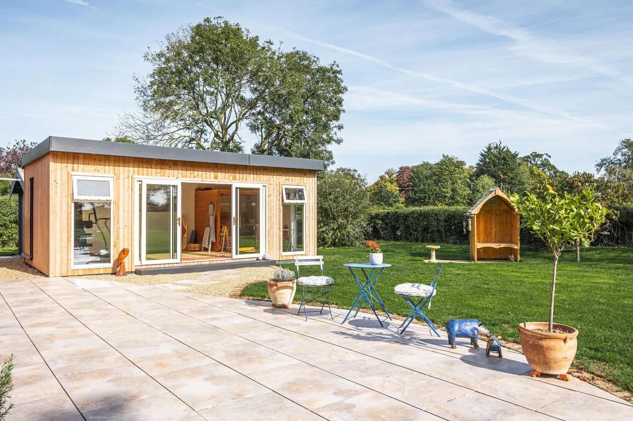 An Exceptional Country Home in Hindri, photo 15