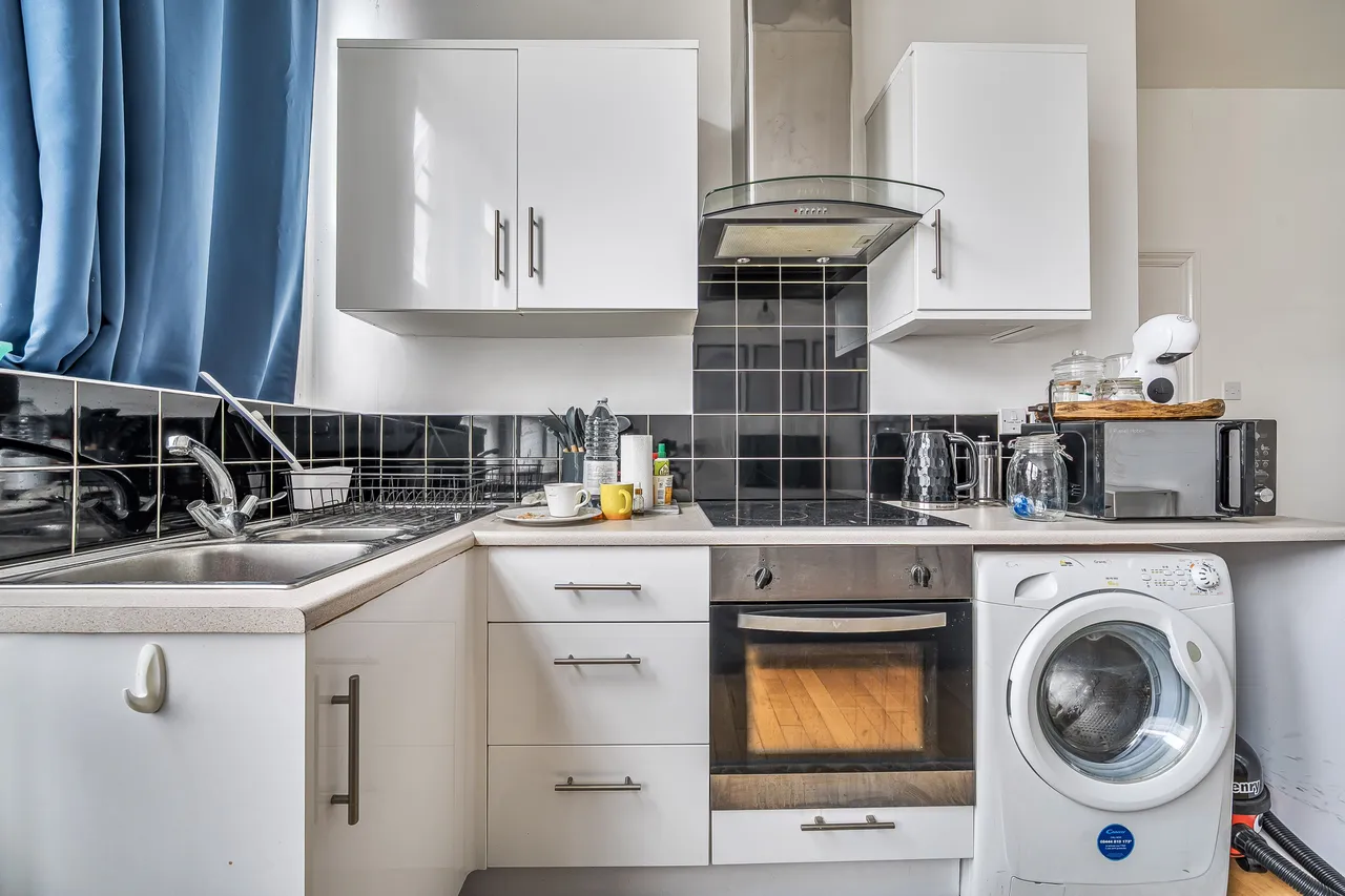 Third Floor Flat, 6 Gate Street, London, photo 5