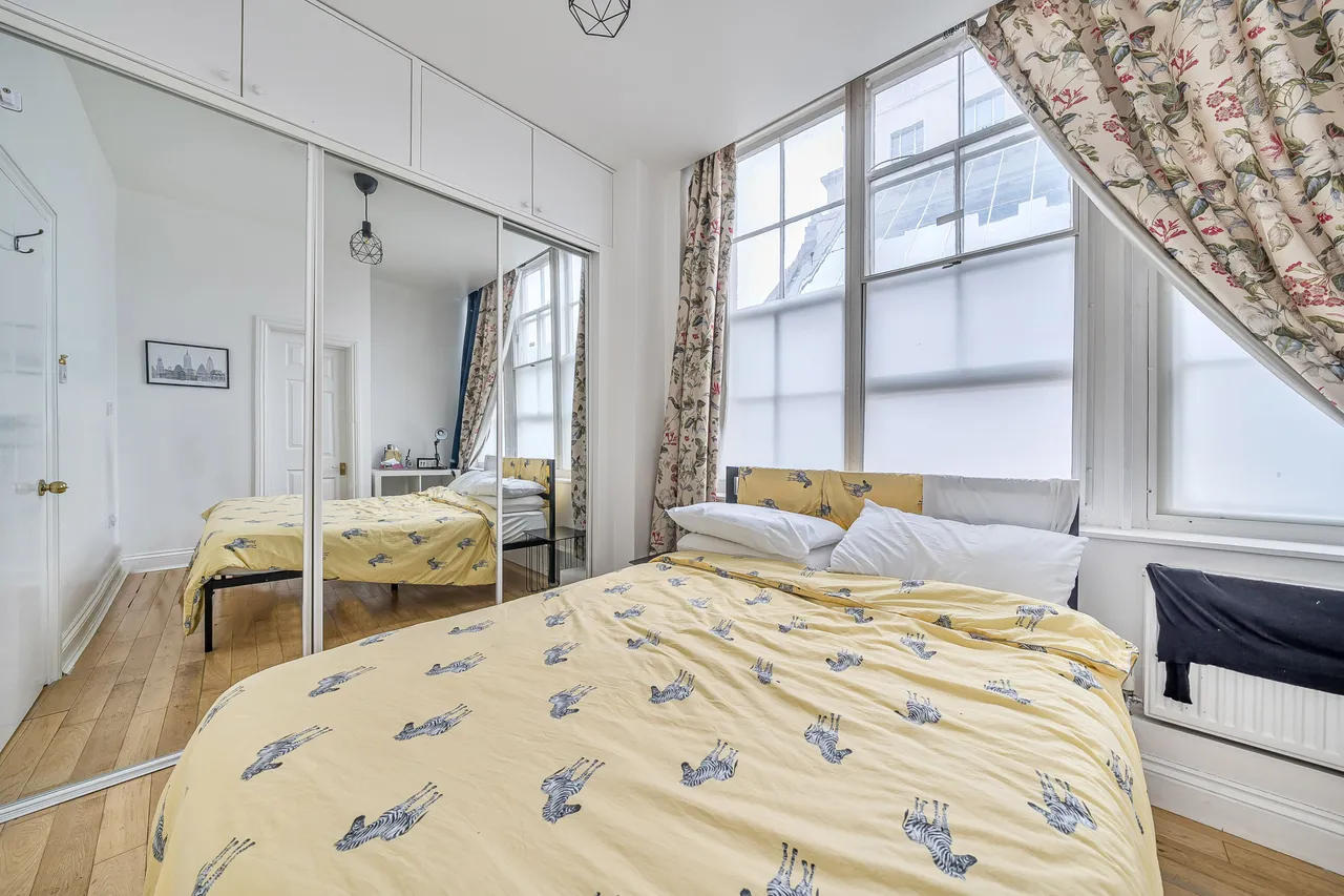 Third Floor Flat, 6 Gate Street, London, photo 6