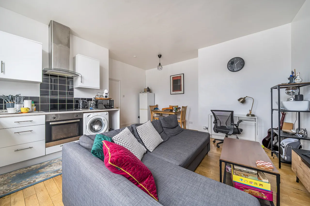 Third Floor Flat, 6 Gate Street, London, photo 4