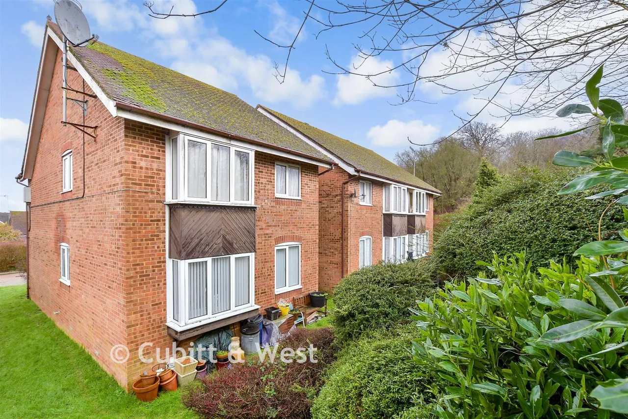 Lordsgrove Close, Tadworth, KT20, photo 13