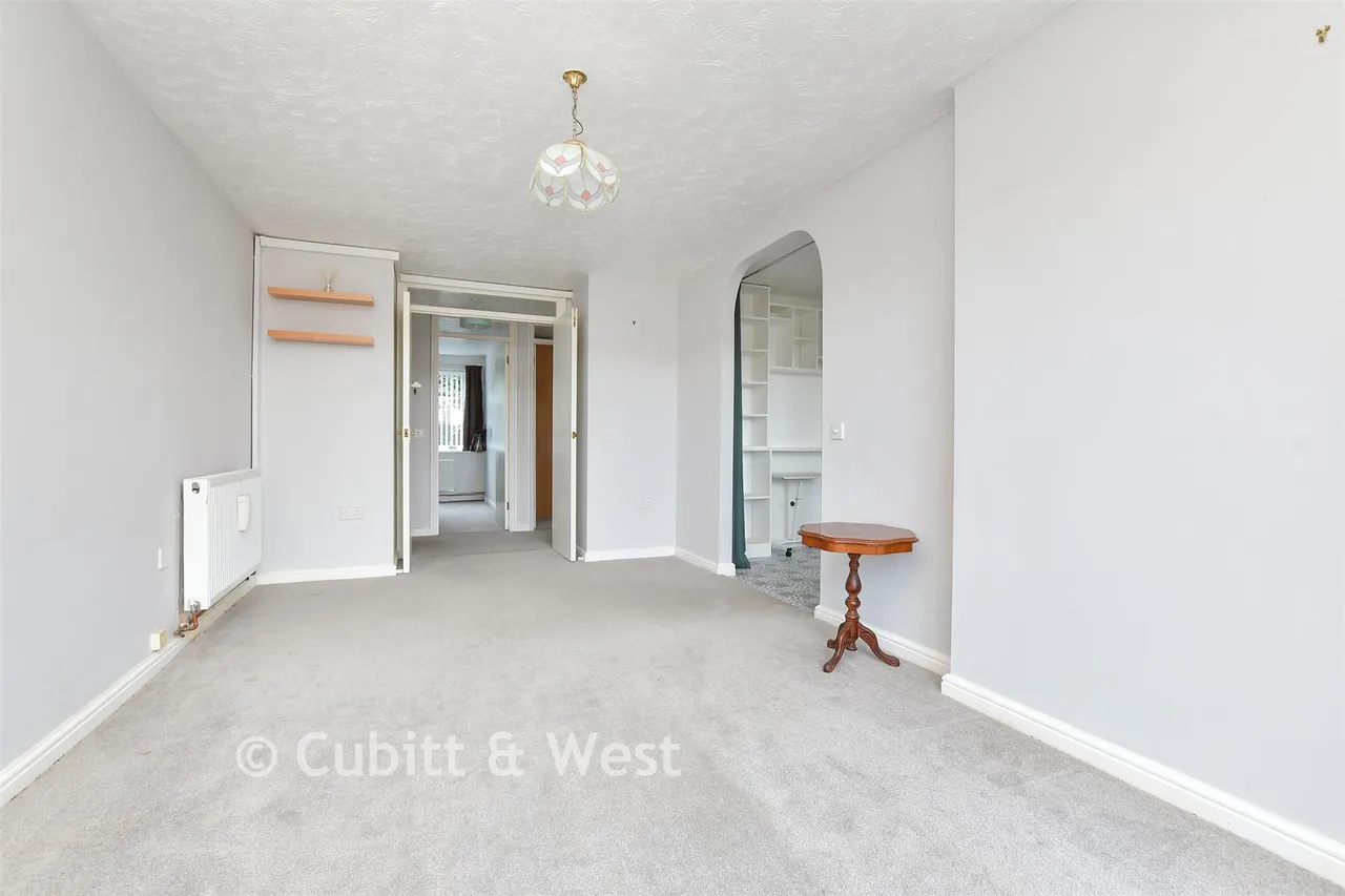 Lordsgrove Close, Tadworth, KT20, photo 4