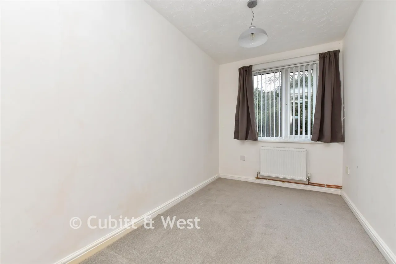 Lordsgrove Close, Tadworth, KT20, photo 8