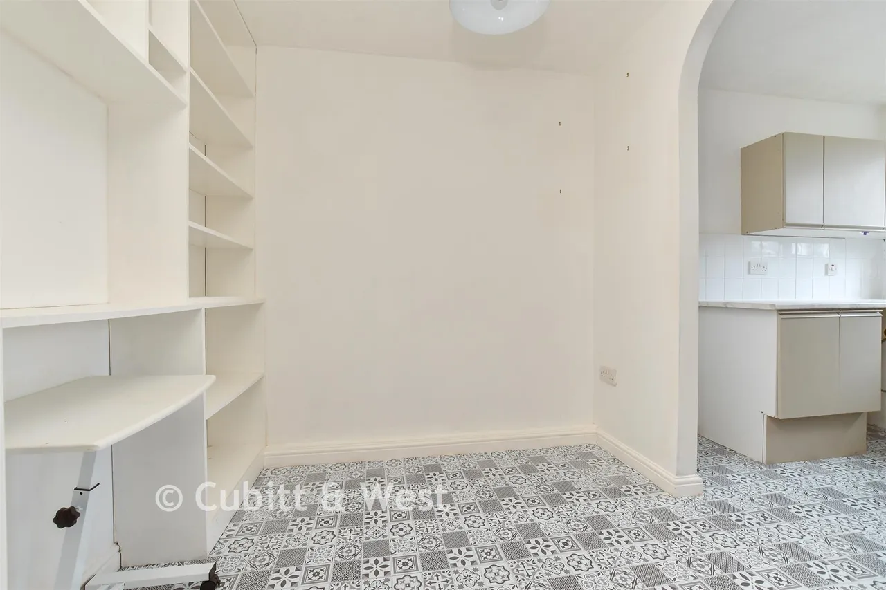 Lordsgrove Close, Tadworth, KT20, photo 5