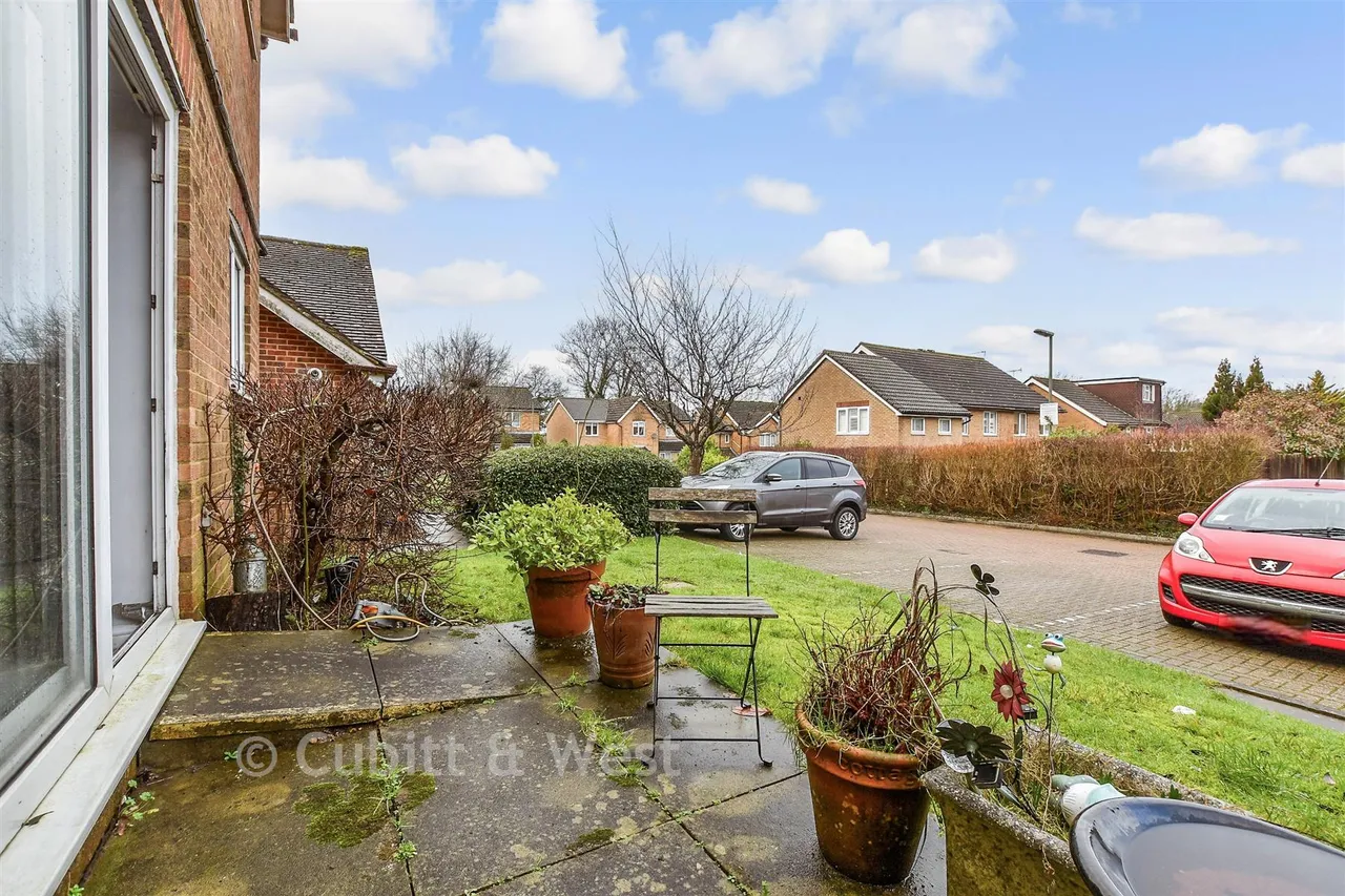 Lordsgrove Close, Tadworth, KT20, photo 12