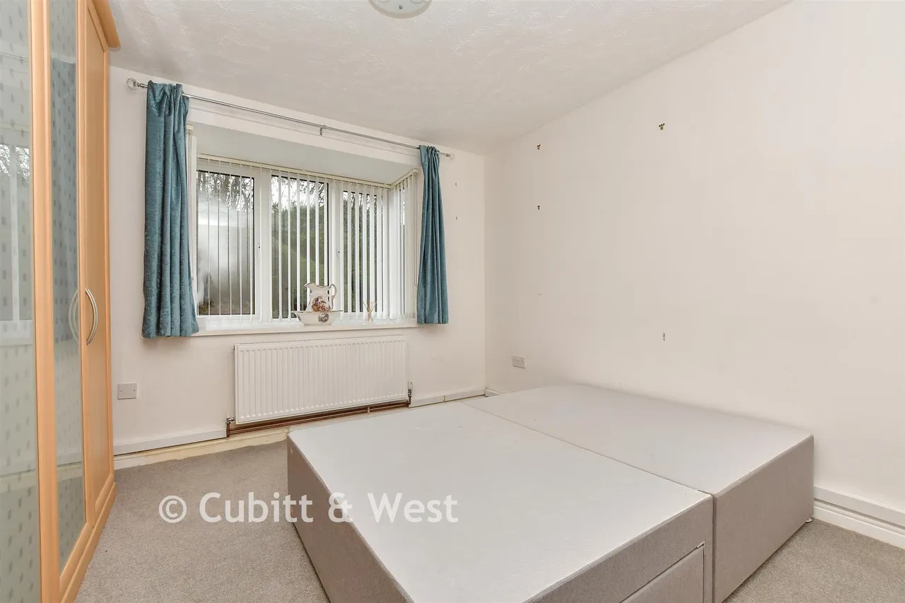 Lordsgrove Close, Tadworth, KT20, photo 7