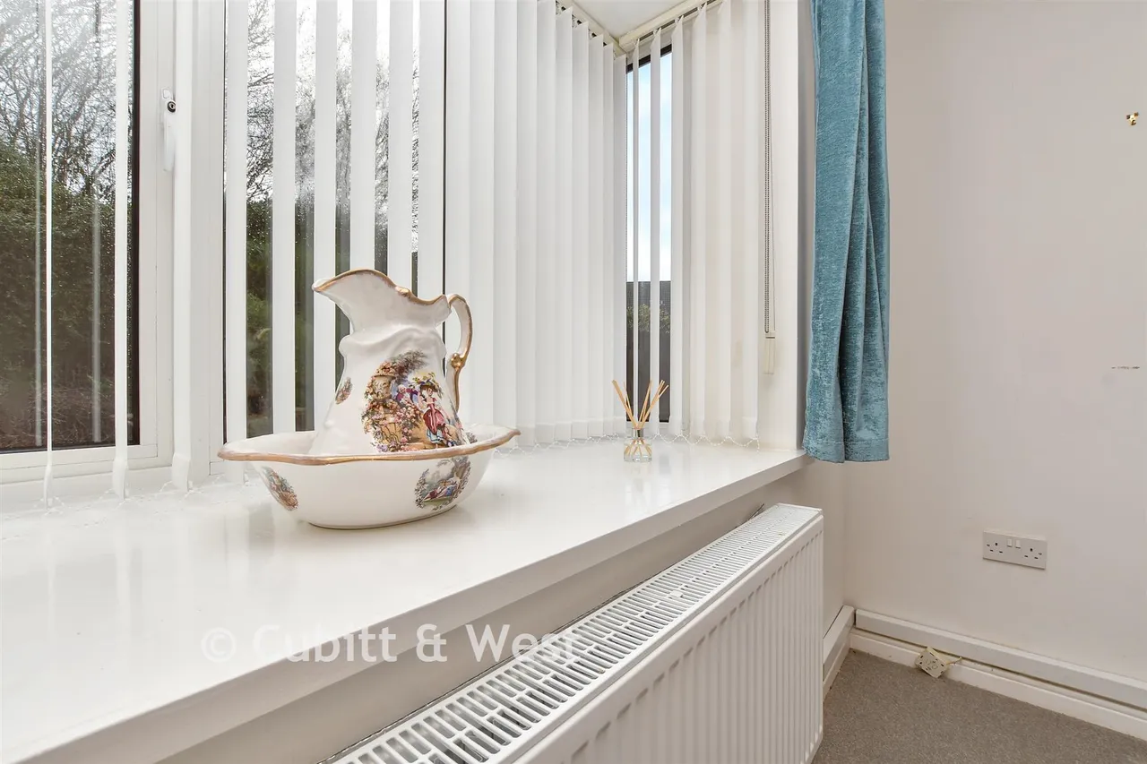 Lordsgrove Close, Tadworth, KT20, photo 9