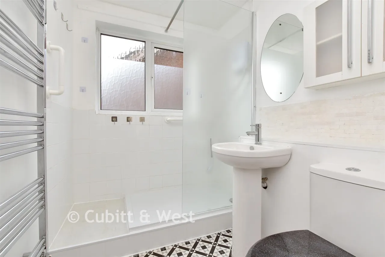 Lordsgrove Close, Tadworth, KT20, photo 10