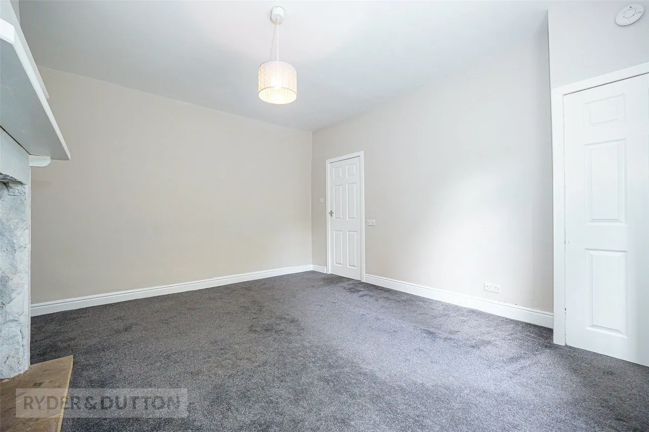 Wood Lane, Newsome, HD4, photo 4