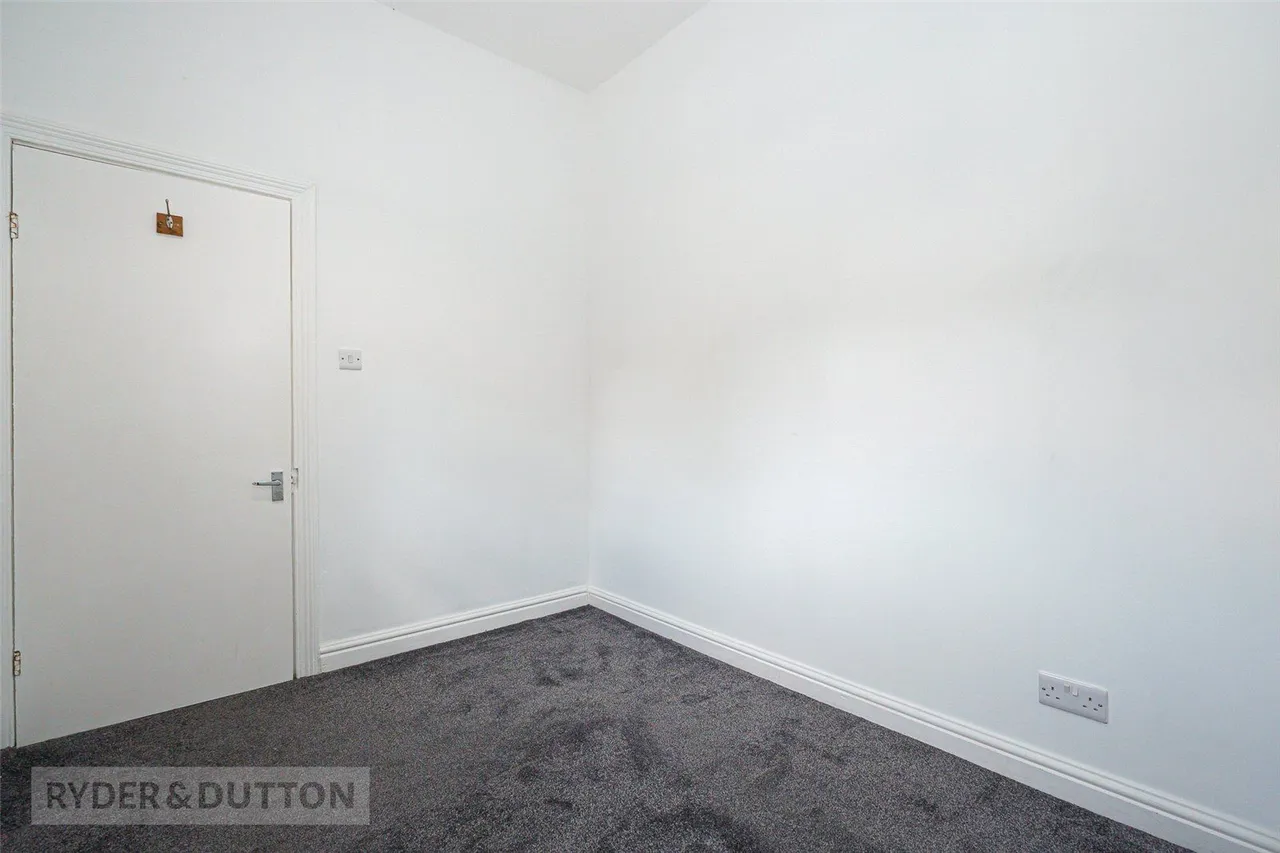 Wood Lane, Newsome, HD4, photo 12