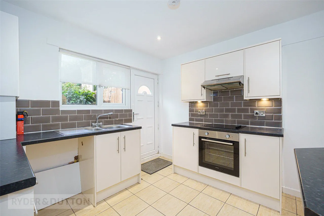 Wood Lane, Newsome, HD4, photo 6