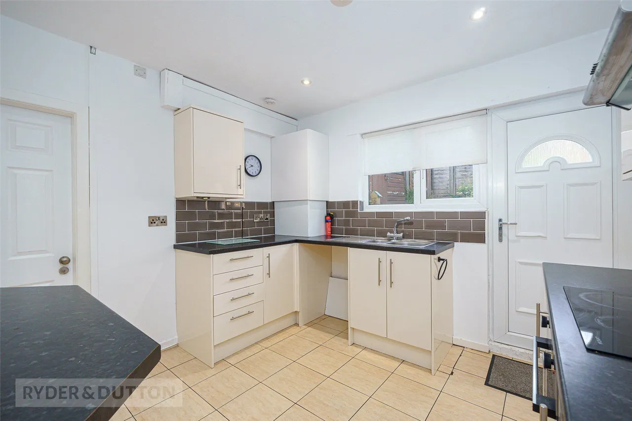 Wood Lane, Newsome, HD4, photo 5