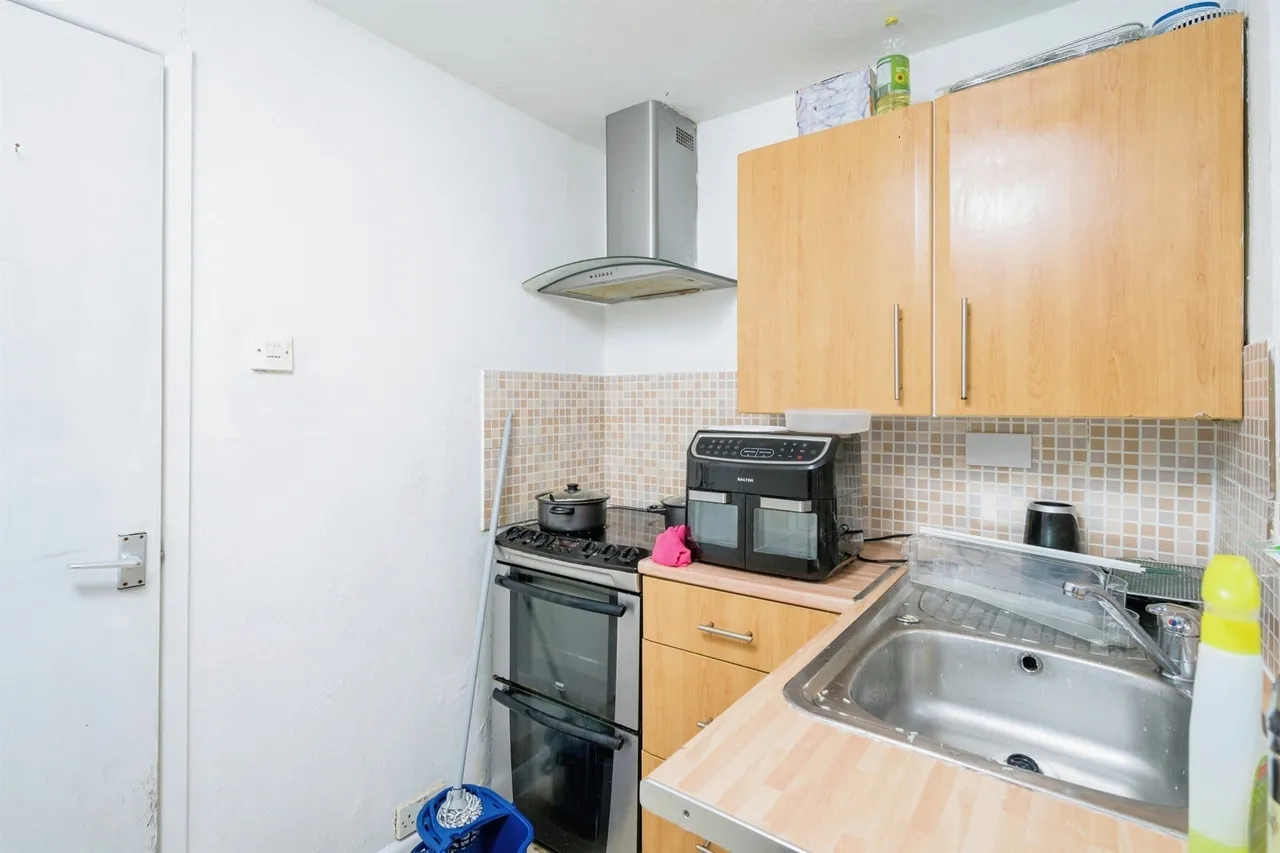 Clifton Place, Greenbank, PL4, photo 13