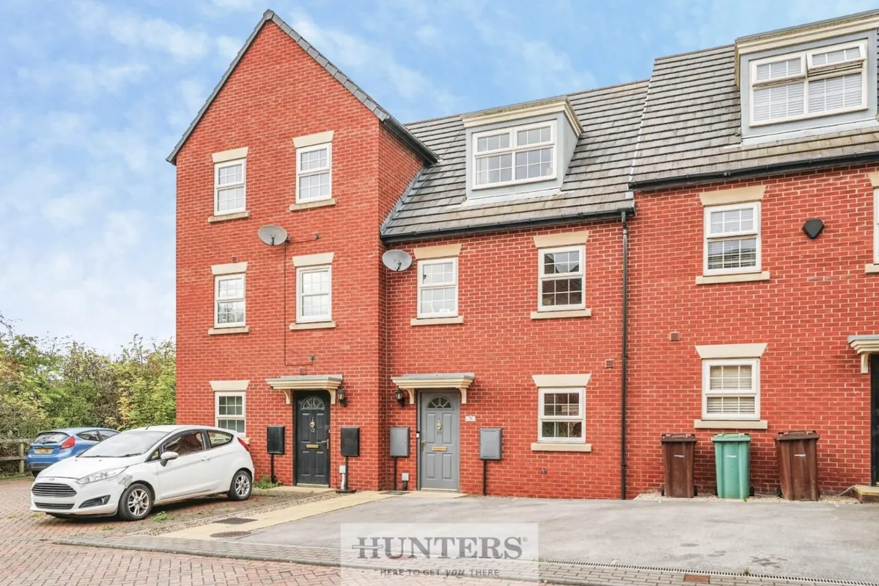 3 bed house for sale — Melville Drive, Castleford