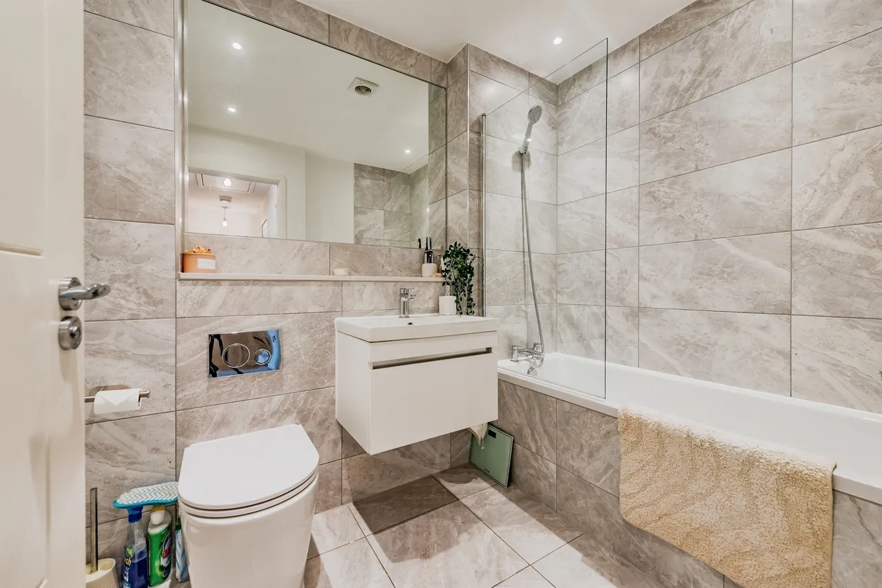Mansfield Drive, Merstham, RH1, photo 14