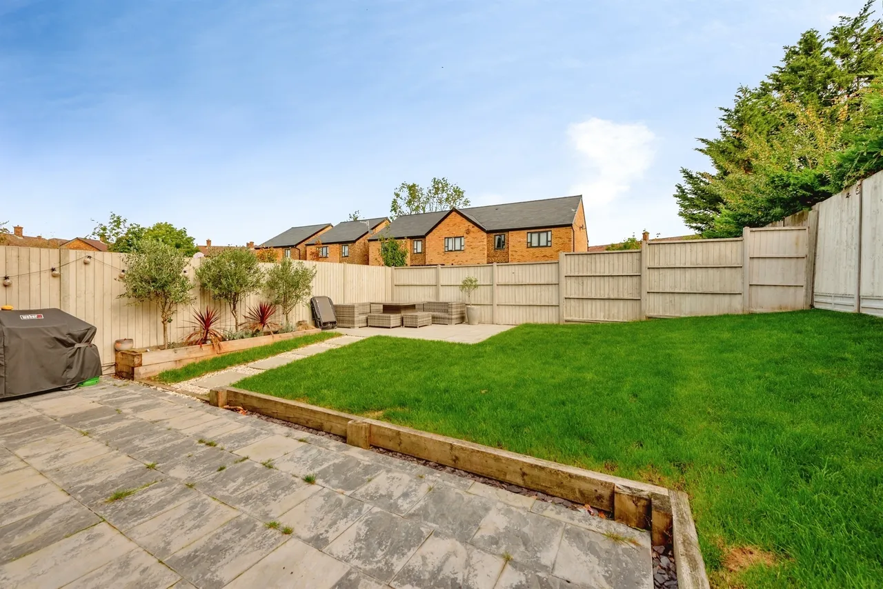Mansfield Drive, Merstham, RH1, photo 16