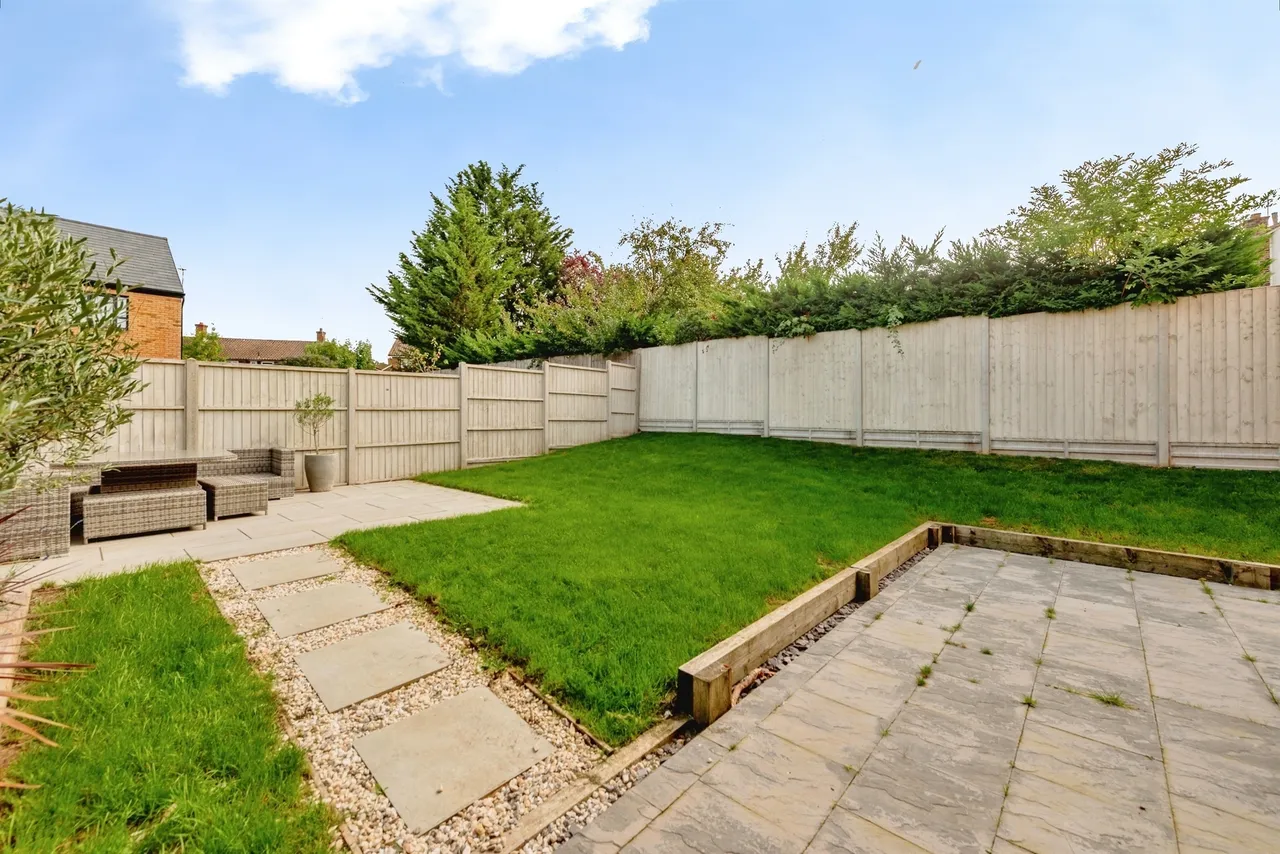 Mansfield Drive, Merstham, RH1, photo 15
