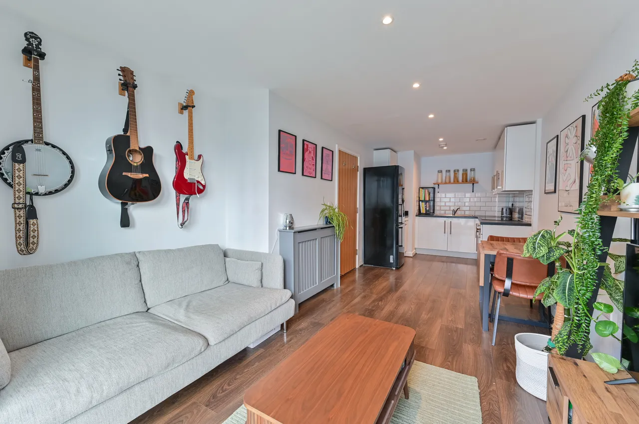 1 bed flat for sale — 617 East Carriage House, Royal Carriage Mews, London