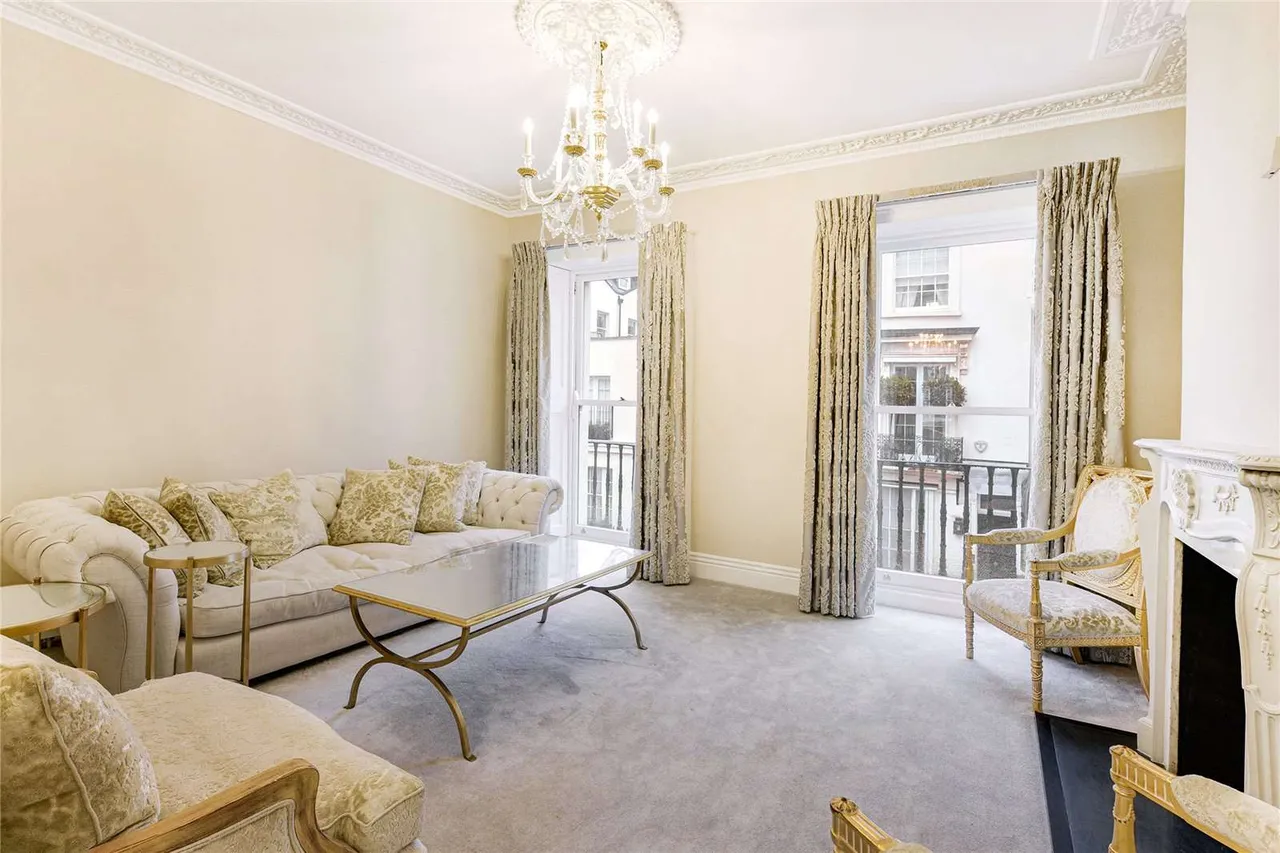 4 bed house to rent — Chester Row, Belgravia, London, SW1W 9JH