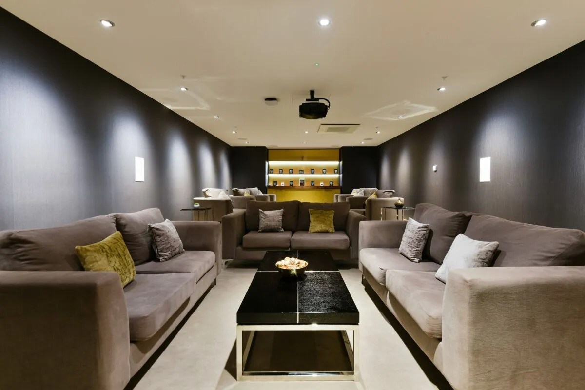 Wandsworth Road, London, SW8, photo 6