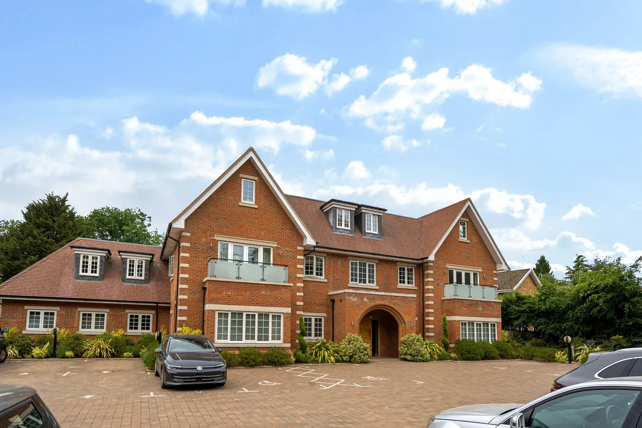 2 bed flat for sale — 153 Amersham Road, Beaconsfield, HP9