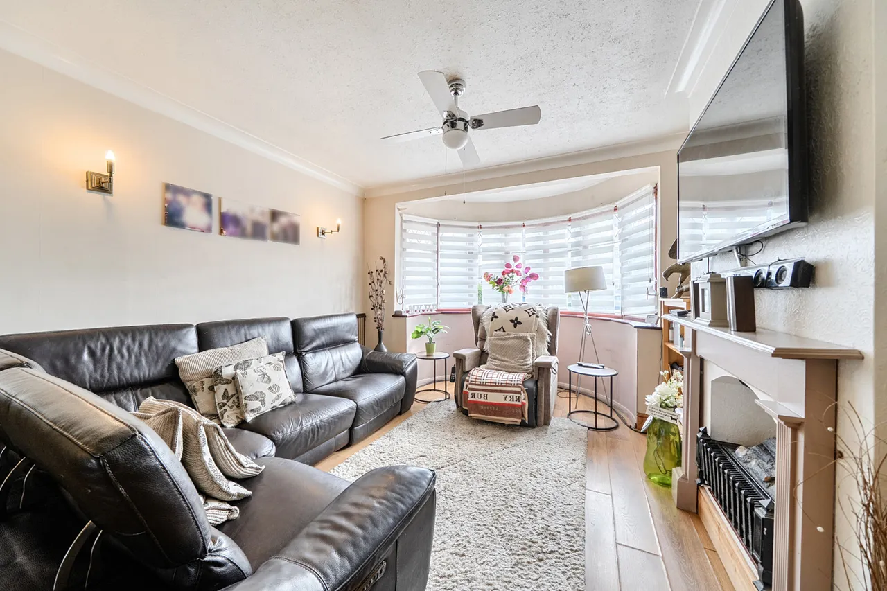 Victoria Road, Ruislip, HA4, photo 3