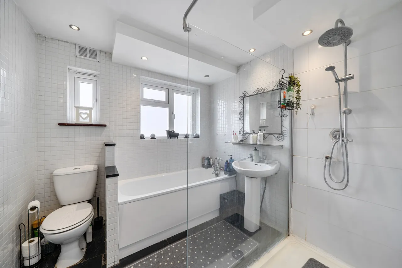 Victoria Road, Ruislip, HA4, photo 15