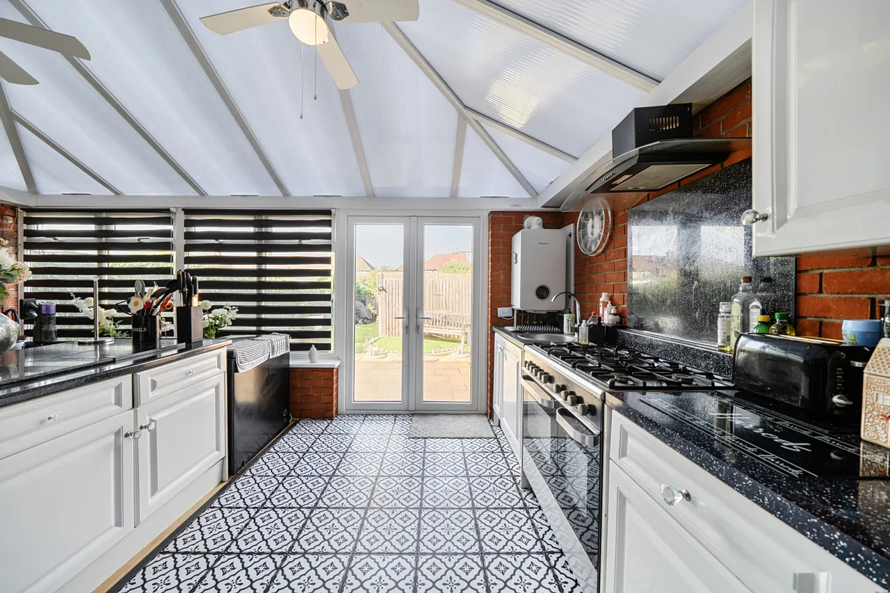 Victoria Road, Ruislip, HA4, photo 4