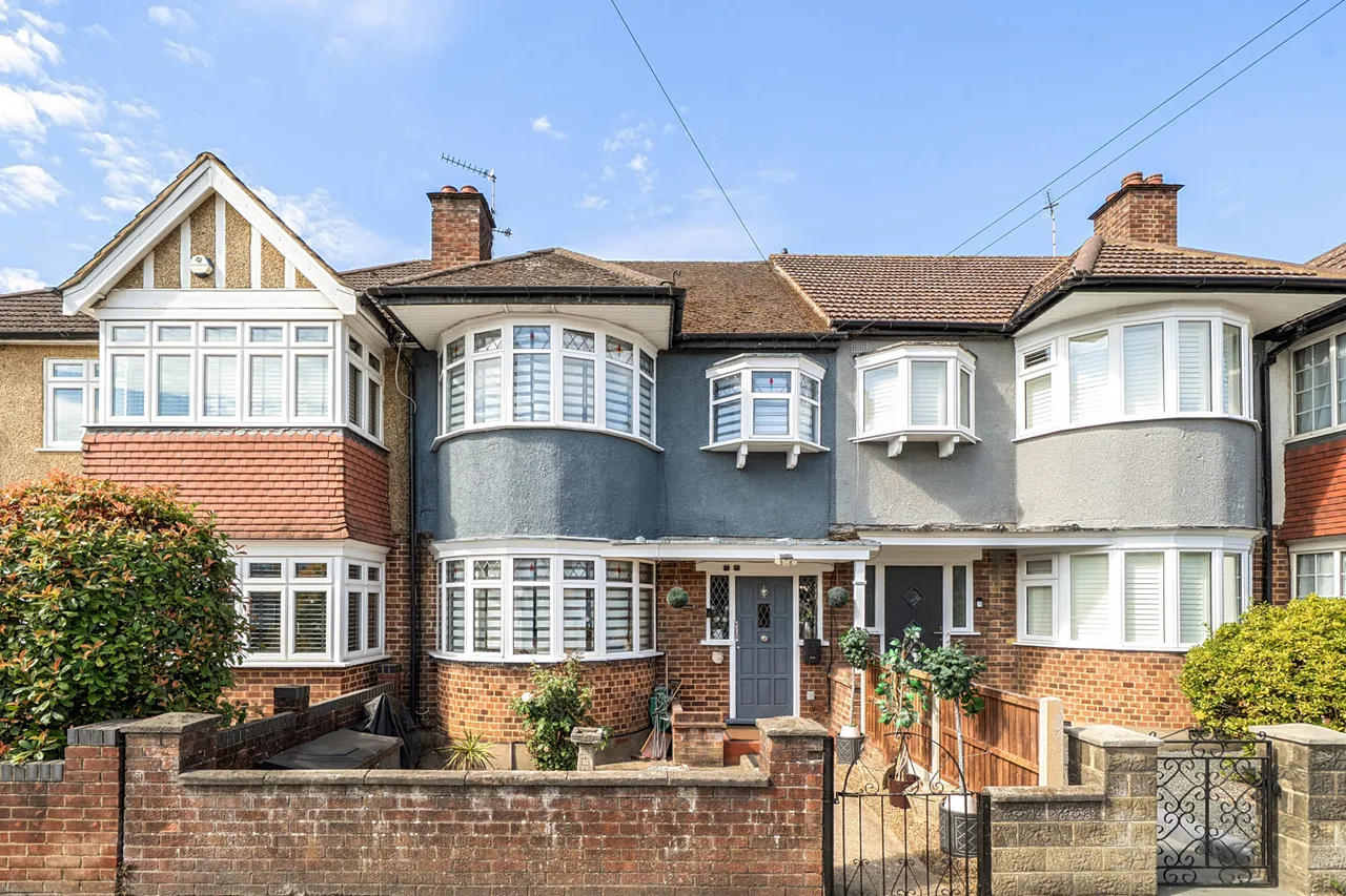 4 bed house for sale, Victoria Road, Ruislip, HA4