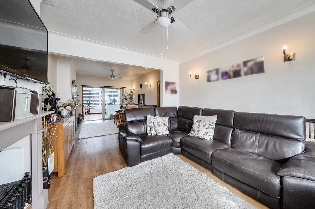 Victoria Road, Ruislip, HA4, photo 2