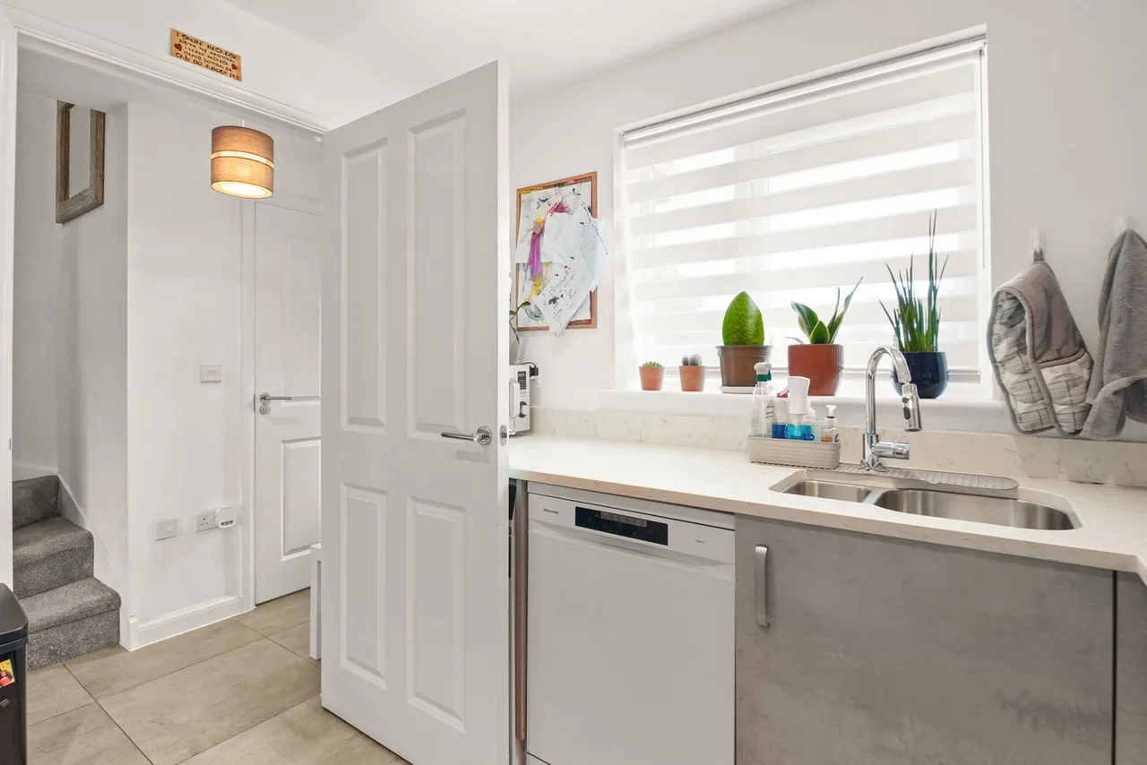 Barrosa Way, Whitehouse, Milton Keynes, Buckinghamshire, MK8 1DS, photo 6